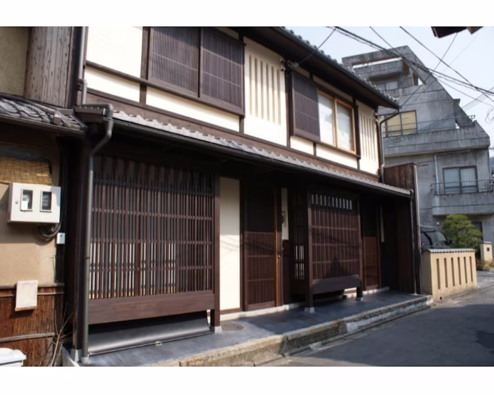 The dark timber frontages of BenTen West and BenTen East