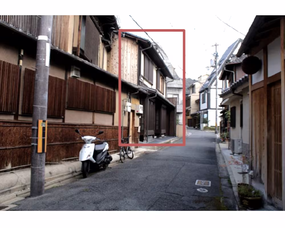 The two machiya seen from the lane